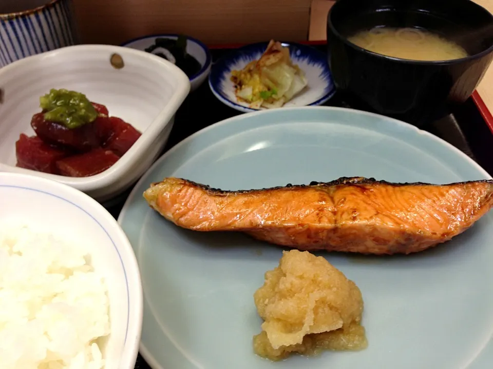 鮭と漬け鮪の定食 @魚竹|流線形さん