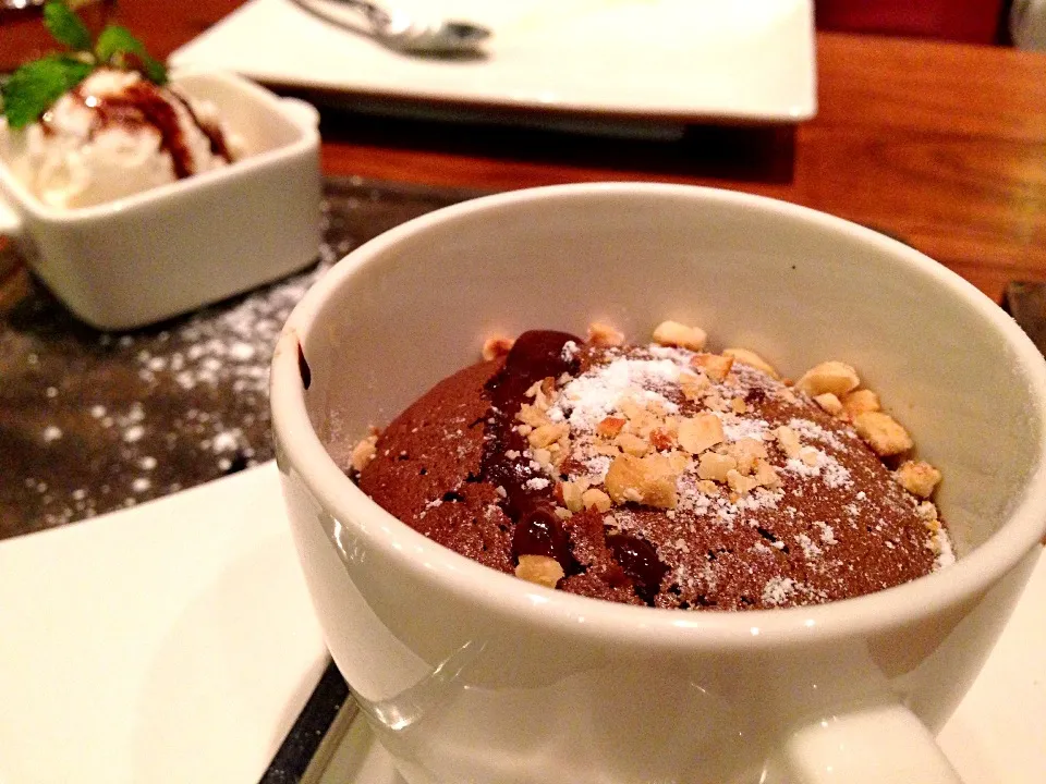 Snapdishの料理写真:Moelleux au chocola & vanilla ice cream @ Osteria by Angie|Larry Chuさん