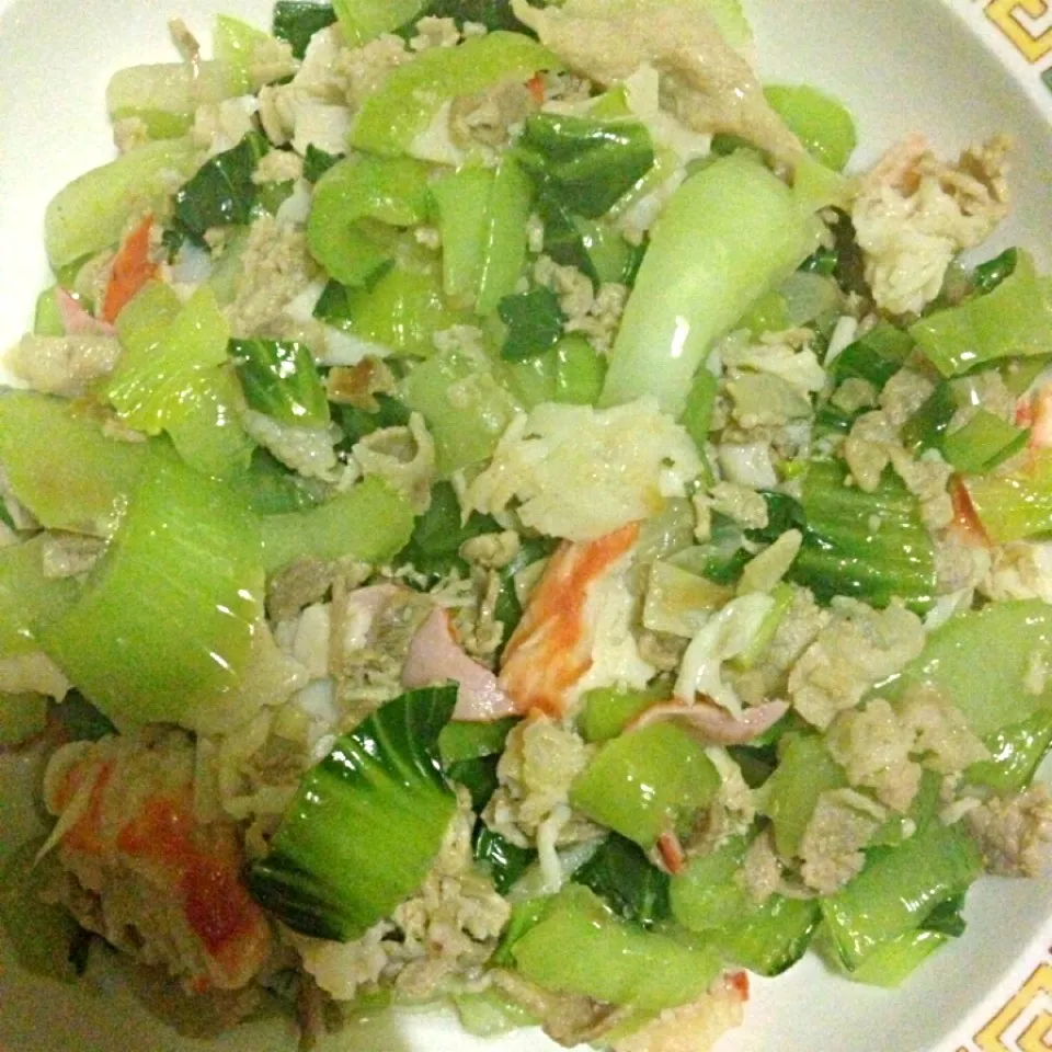 sautéed petchay with pork, crab meat and egg|Marinelle Abarcaさん