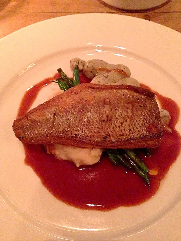 The Pawn - Sea Bass with truffle and bacon mash in red wine sauce|sweeettooothさん