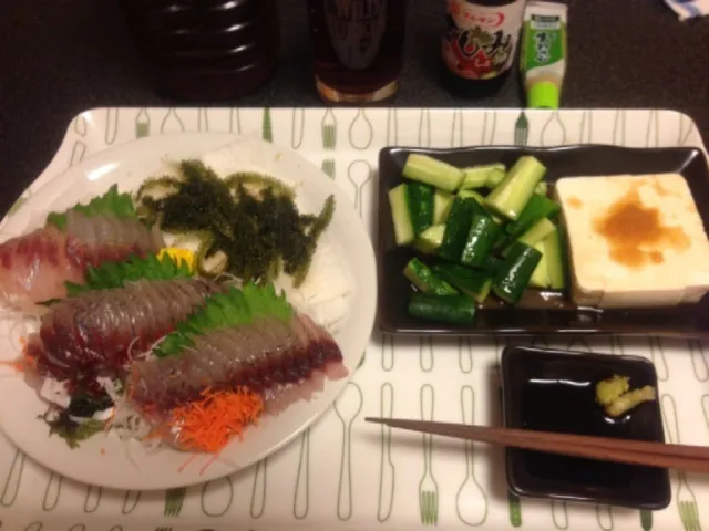 海ぶどうとトビウオのお造り、キュウリの胡麻油サラダ、冷や奴！(=ﾟωﾟ)ﾉ✨|サソリさん