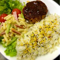 Snapdishの料理写真:Beef & Tofu Berger, Macaroni salad, ビーフと豆腐のハンバーグ、マカロニサラダ、どーしてもとうるちゃいからご飯にのりたま