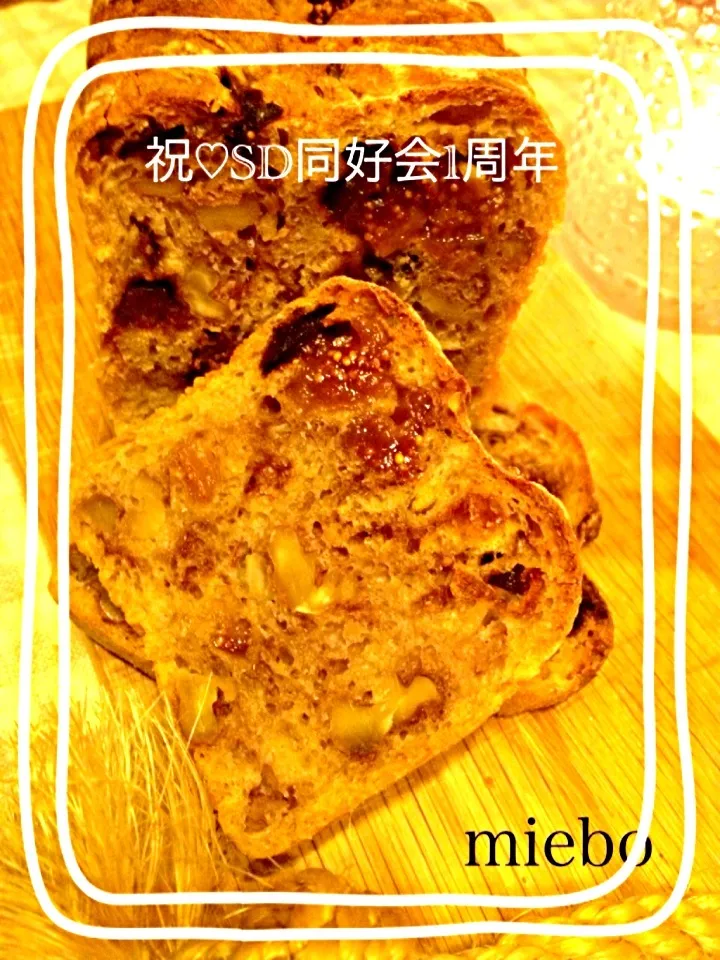 Snapdishの料理写真:イチジクと胡桃の天然酵母パン|MIEKO 沼澤三永子さん