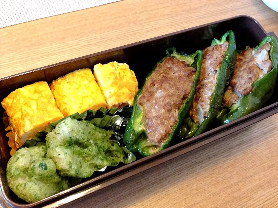 お弁当♡ピーマンの肉詰め、卵焼き、竹輪の磯辺揚げ|ウサコさん