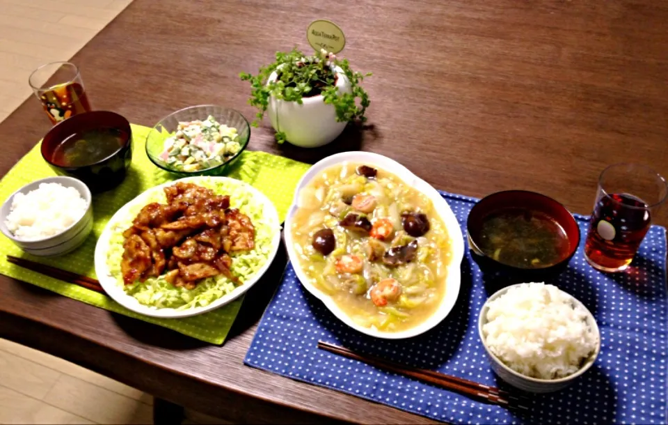 Snapdishの料理写真:海鮮塩あんかけ、豚の香味醤油焼、ポテトサラダ、ワカメスープ、ご飯|pentarouさん