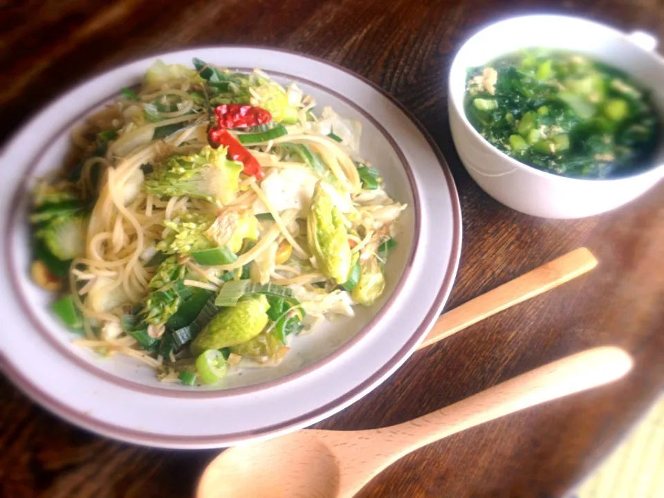 Snapdishの料理写真:葱坊主とキャベツと深谷ネギのアンチョビパスタとセロリと玉子のスープ|トキロックさん