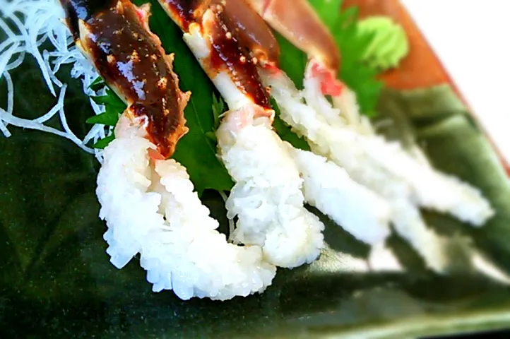 ズワイ刺とタラバ刺の食べ比べ|トミーサクさん