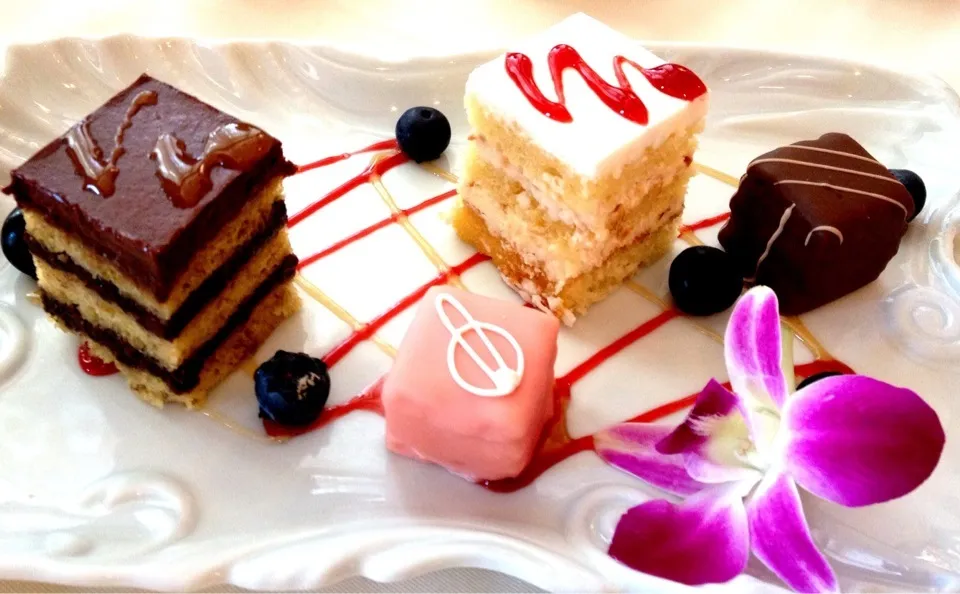 Petits Fours from the Scarlet Tea Room|sooprcoolchicaさん