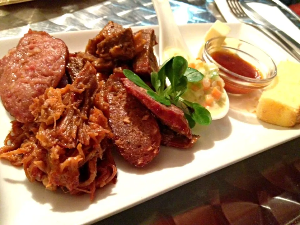 Half BBQ plate sampler|Chris Shannonさん