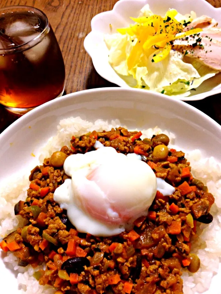 豆入りドライカレー  チキンサラダ|富田悦子さん