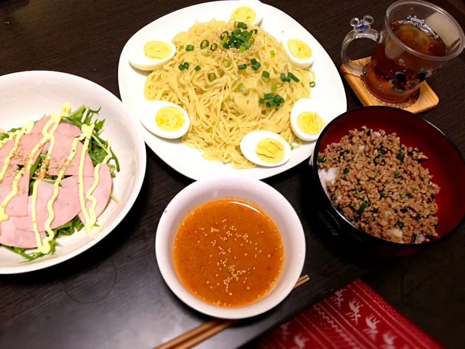 水菜サラダ、坦々ざる麺、そぼろ丼☆|コトちゃんママさん