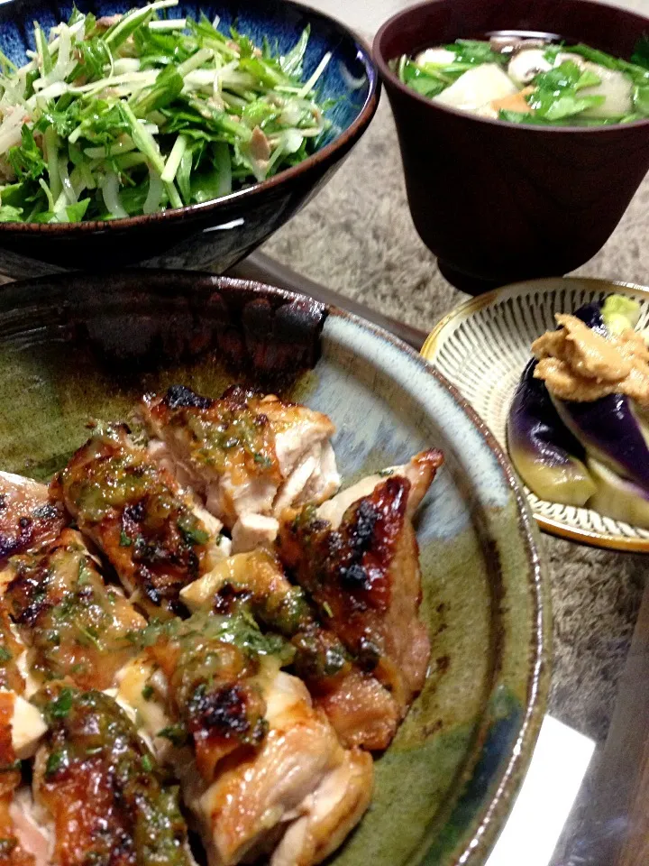 鶏肉の木の芽味噌焼き、麩と椎茸のすまし汁、水菜のツナサラダ、なすのごまだれかけ|やっちゃんさん