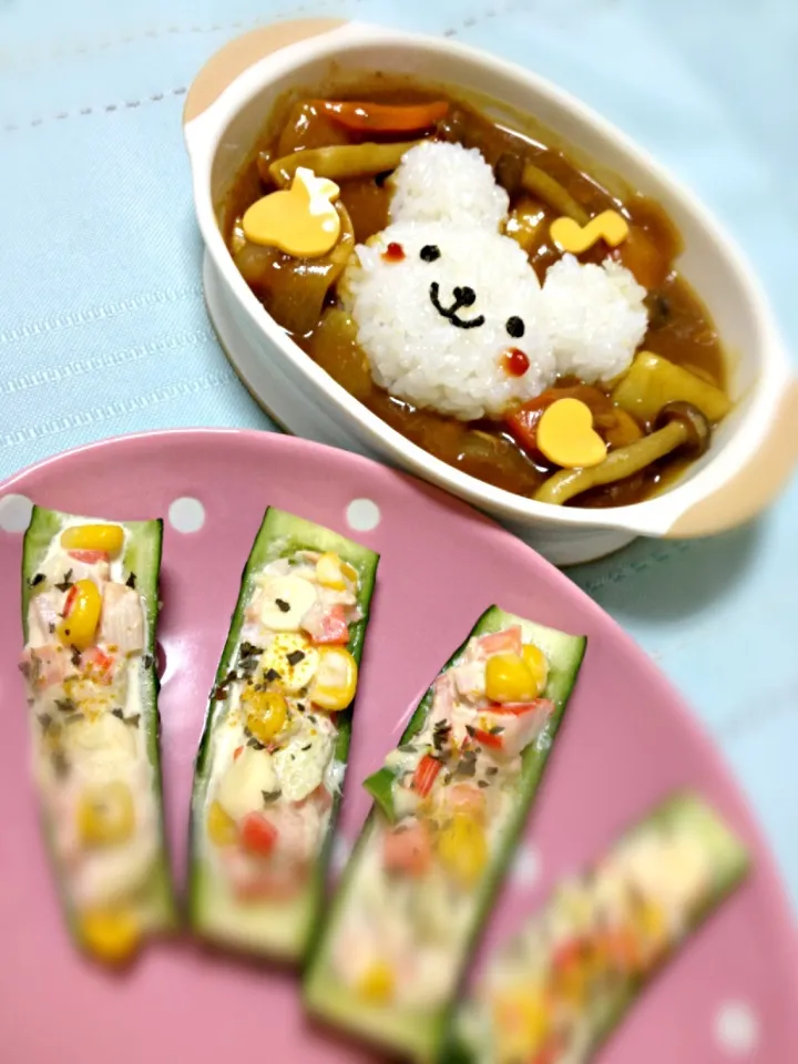 Snapdishの料理写真:無水カレーとキュウリのボートサラダ|スミコDXさん