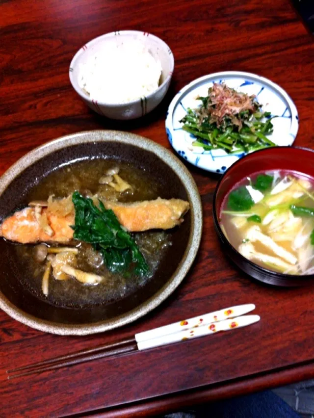 鮭のおろし煮、ほうれん草の胡麻ポン酢和え、豆腐と油揚げの味噌汁|ナミカワさん