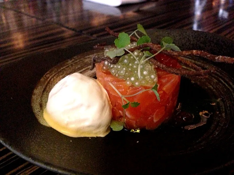 Snapdishの料理写真:Salmon tartare|willzさん