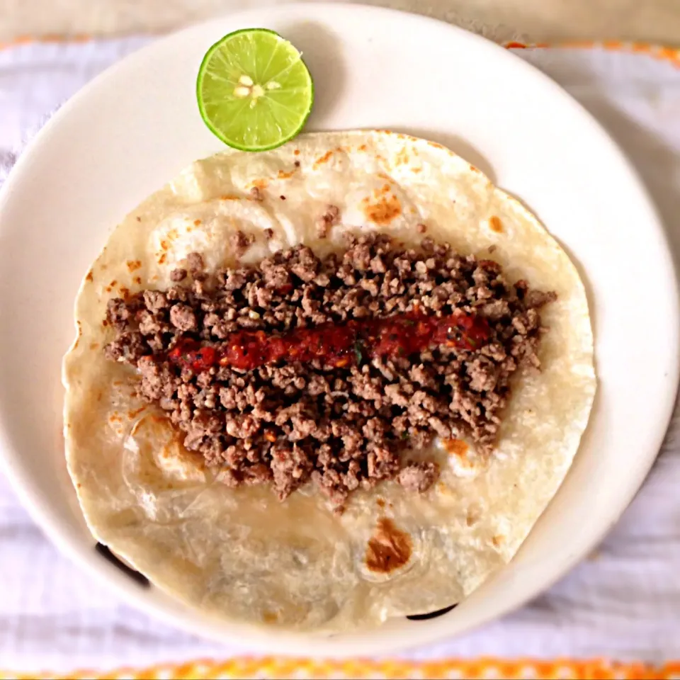 Taco de Carne con Tortilla de Harina y Salsa|Loreleyさん