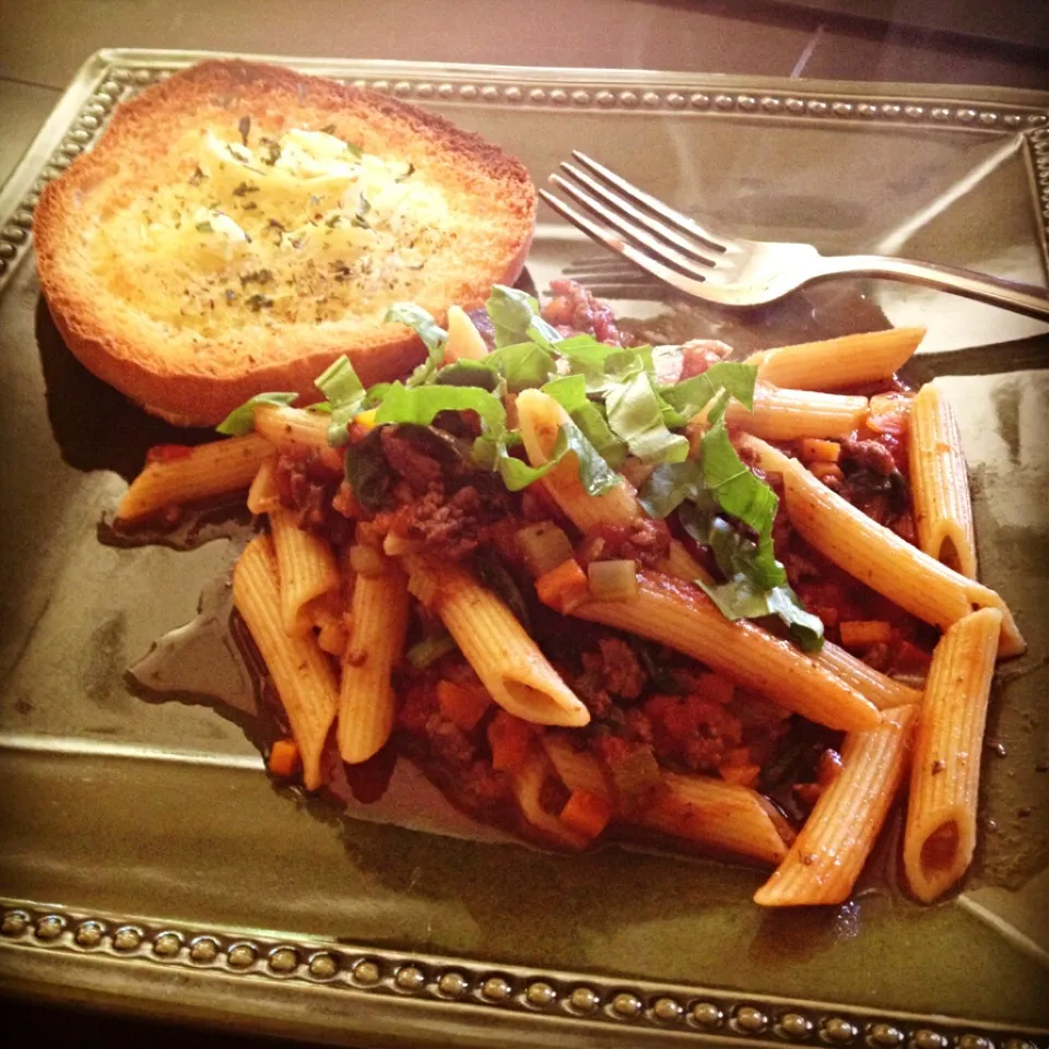 Tomato Pasta with Garlic bread|Mrs. Beagleさん