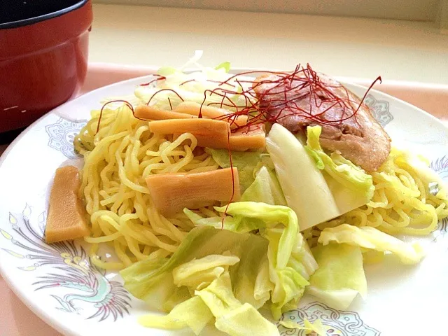 今日の社食は広島風つけ麺。430円。チョイかららしい。|ルーア・ブランカさん