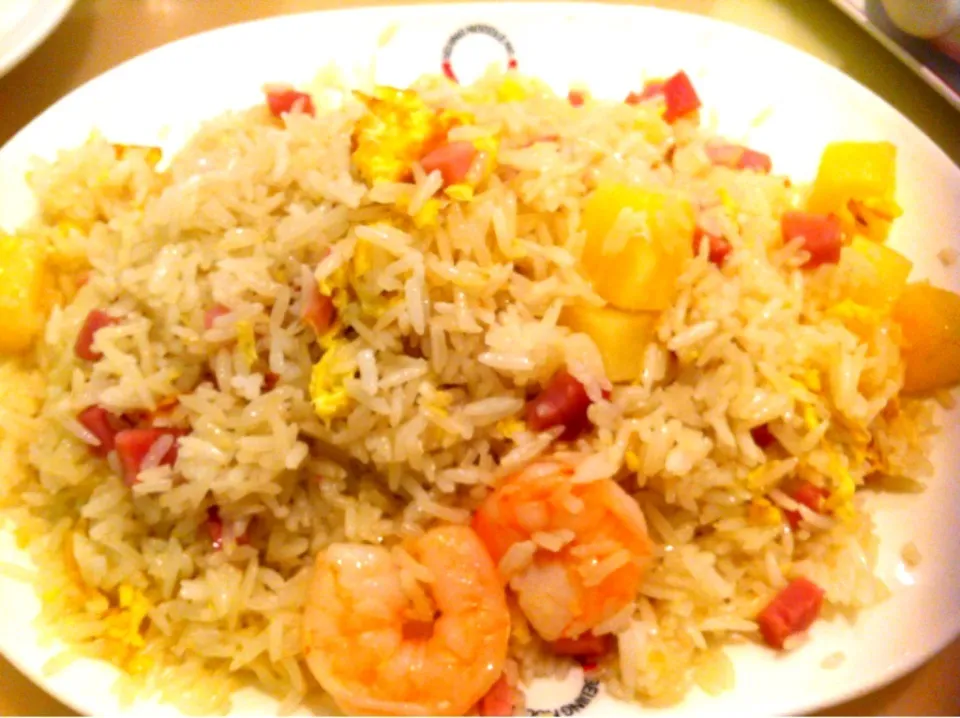 pineapple, ham and shrimp fried rice, mmm!|Abby Macalinoさん