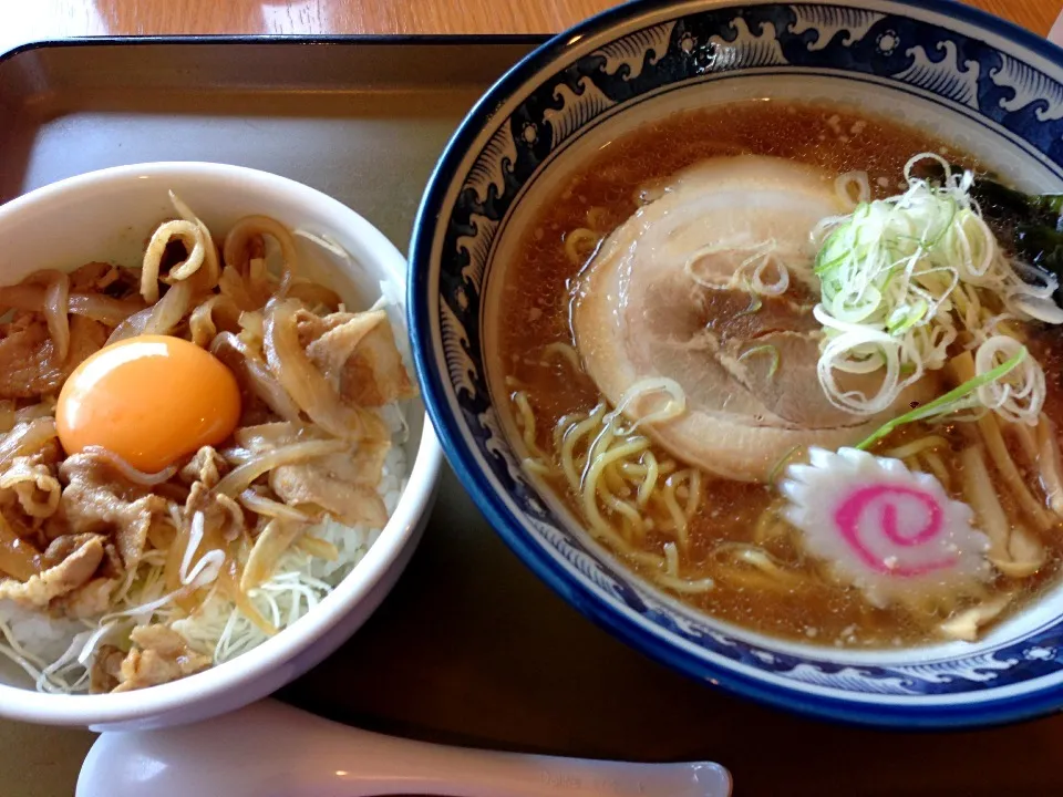 ミニ生姜焼き丼セット しょう油ラーメン付 780円|Shigechika AIKAWAさん