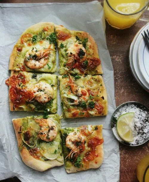 scampi pesto tomati pizza|viviさん