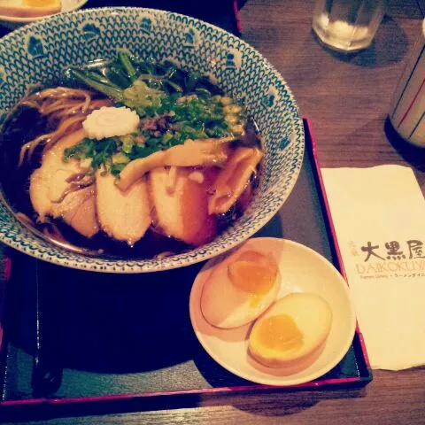 char siew ramen in shoyu soup base with hard boiled egg|genさん