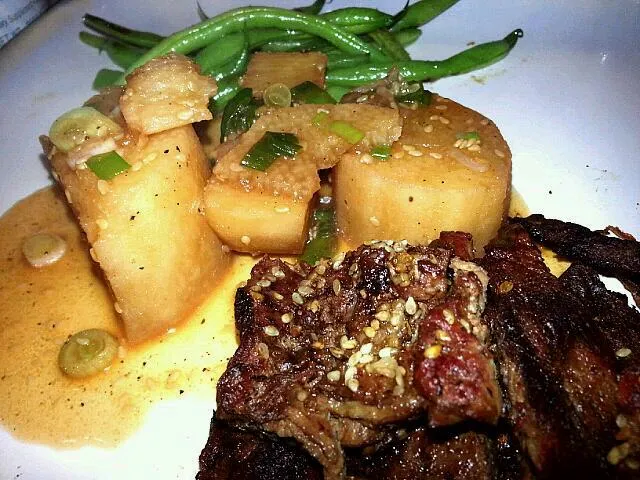 sesame-garlic beef bbq w/ sweet nagaimo and steamed green beans|katana keyesさん