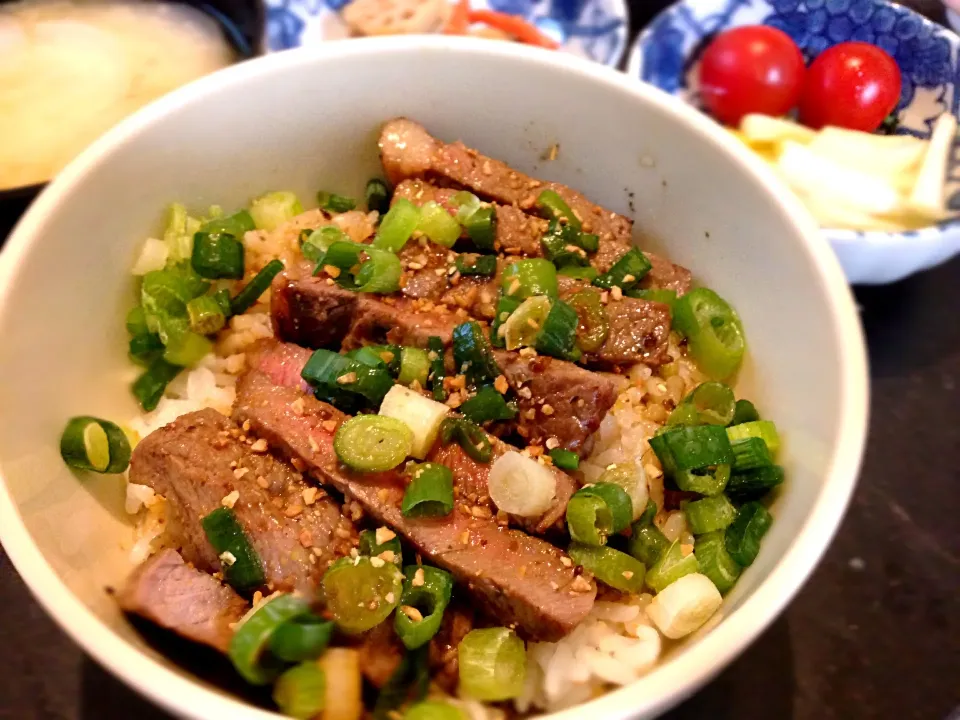 ステーキ丼|はなびさなさん