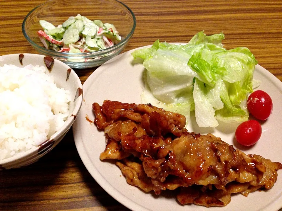 生姜焼きとキュウリとカニかまのサラダ|ジョージさん