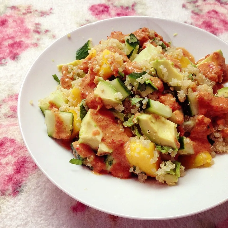 Quinoa salad with mango, avocado, cucumber and cilantro with a spicy peanut lime dressing|Rianneさん