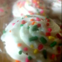 Mini Confetti cupcakes|hannahさん