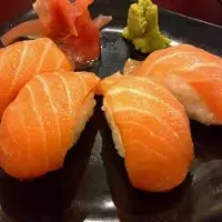 Snapdishの料理写真:Salmon Sushi|汤美雪さん