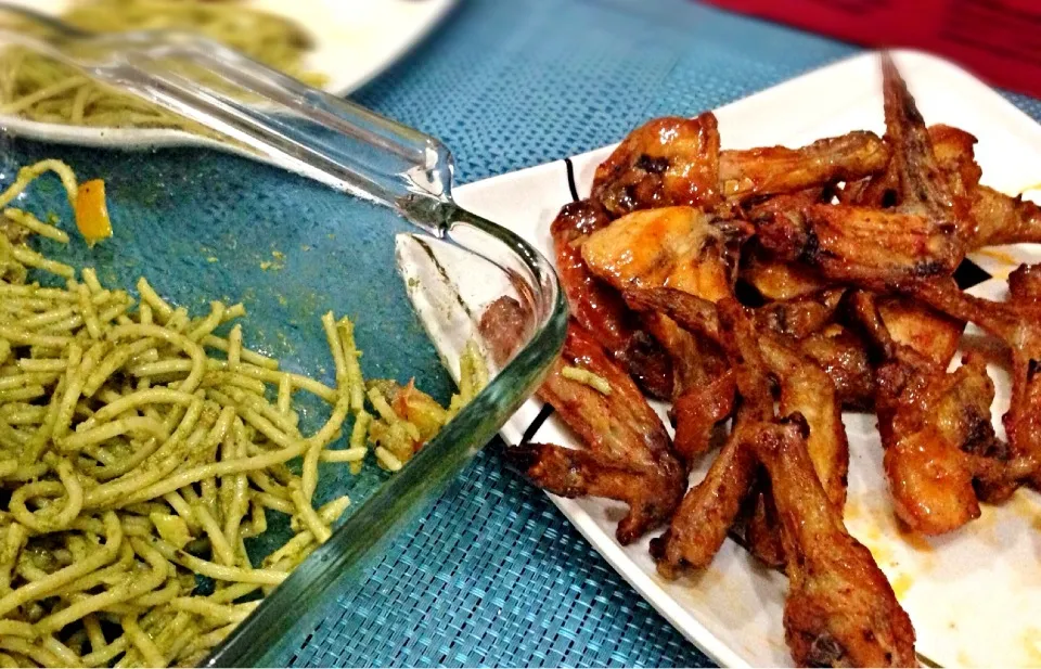 Pesto Pasta and Buffalo Wings|Joyce Poさん