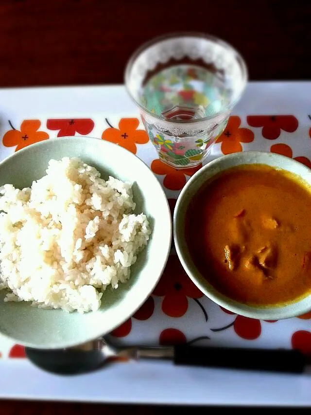 なんの事はないw。私のお昼ごはん♪いなばのイエローチキンカレー|ちはるさん