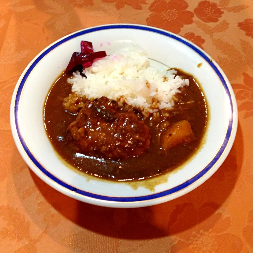 【今日のランチ】昼もカレー（爆）ハンバーグカレーでさらにエネルギー補充。午前中のダメージを回復…できるか⁈|takuya KAWANOさん