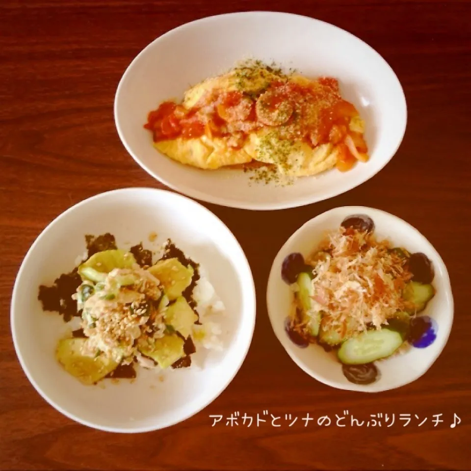 Snapdishの料理写真:アボカドとツナのどんぶりランチ♪オムレツ♪|なつさん