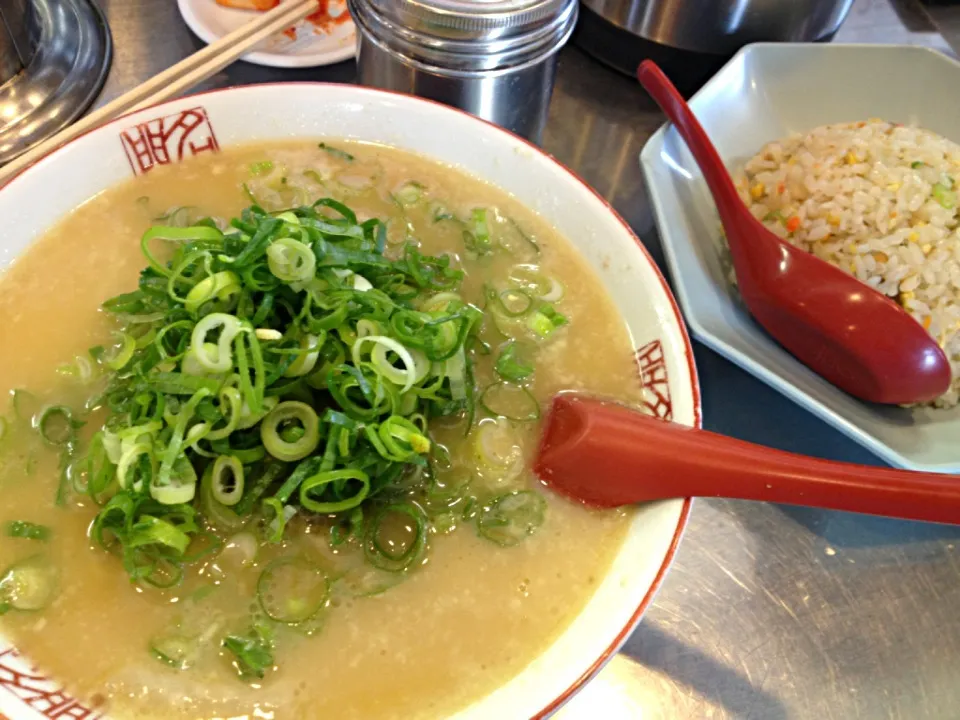 Snapdishの料理写真:ラーメン焼きめしセット( ^ω^ )|きっきー🥰さん