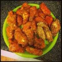 Hot wings... Fried... Hot... And honey mustard|nickey featherさん