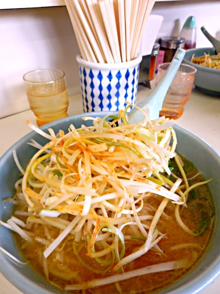 大鵬でネギ味噌ラーメン（＾∇＾）ちょっとしょっぱかった(^^;;他のお客さんは美味しいって食べていたよ（＾∇＾）|しーさん