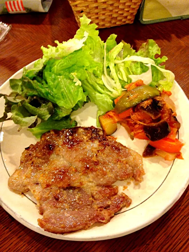 豚肩ロースの塩麹焼きとラタトゥイユ添え🍷|yuuminさん