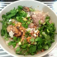 spareribs congee with dried oysters, dried scallops n peanuts.|Jas Hewさん