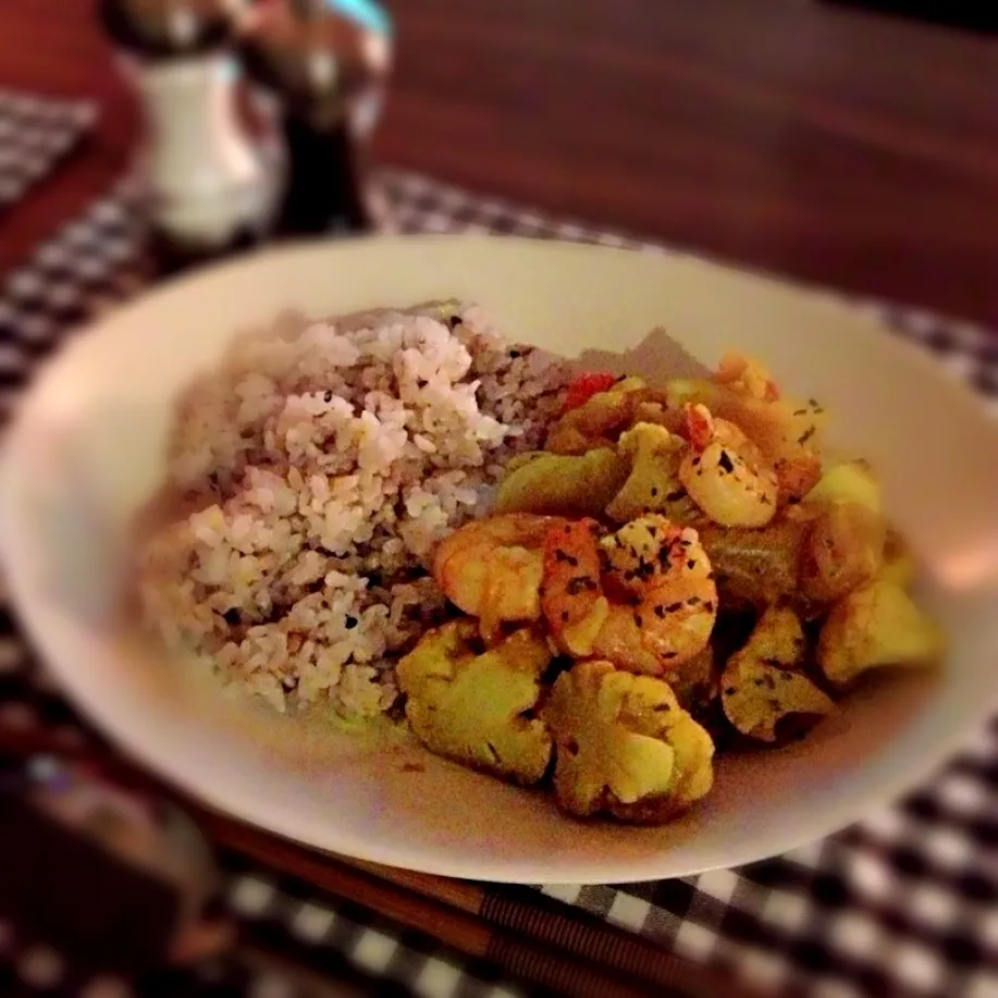 curried cauliflower and shrimp|ながともさん