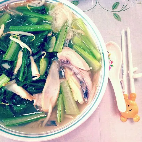 Mom's lunch - bee hoon soup with cai xin, slices pork, fish, fish cake, squid and bean sprouts.|genさん