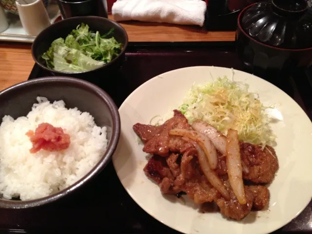 Snapdishの料理写真:やまやのしょうが焼き定食|yuさん