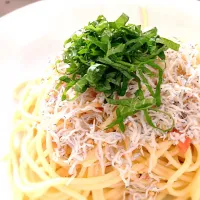 Snapdishの料理写真:しらす梅パスタ|mmEverSweetLifeさん