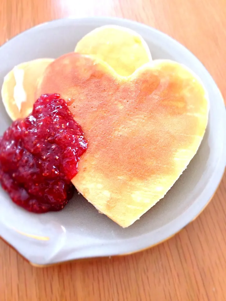 ハートのホットケーキwith 自家製イチゴジャム|渥美彩乃さん