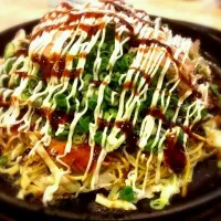 Snapdishの料理写真:Hiroshima Style Okonomiyaki with negi, mayo and spicy okonomiyaki sauce.|Rob Greenさん