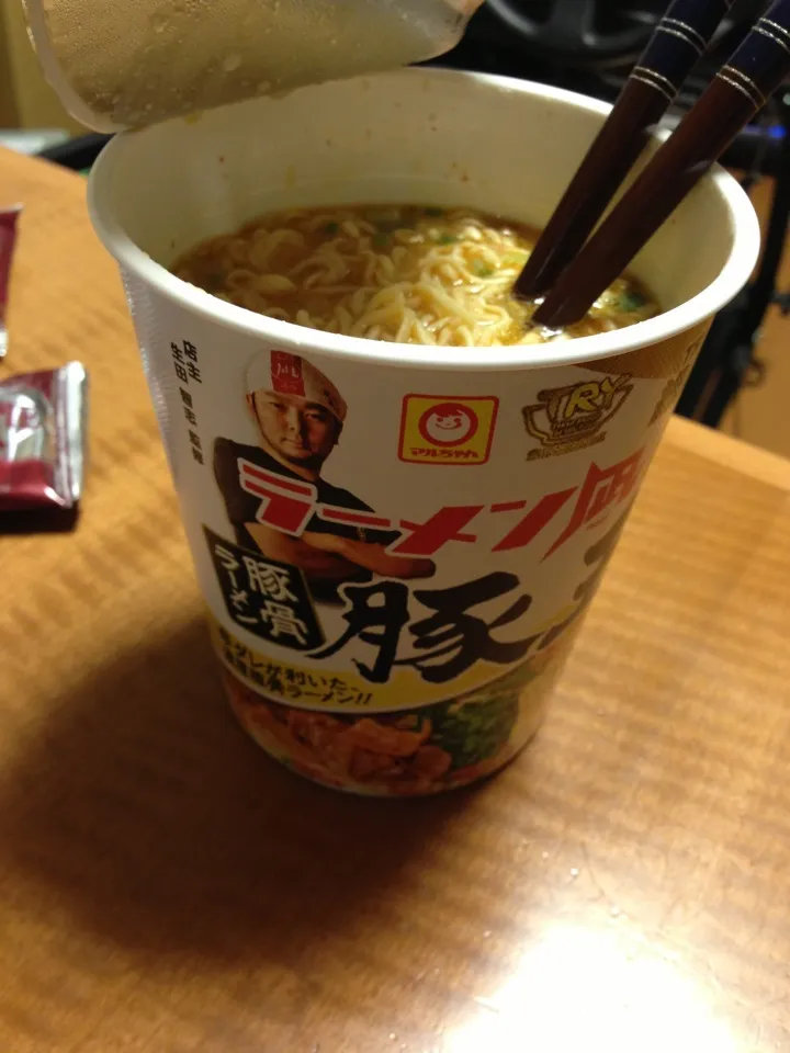 2012-13TRYラーメン大賞総合部門1位 ラーメン凪豚骨ラーメン 豚王|中華蕎麦 銀時さん