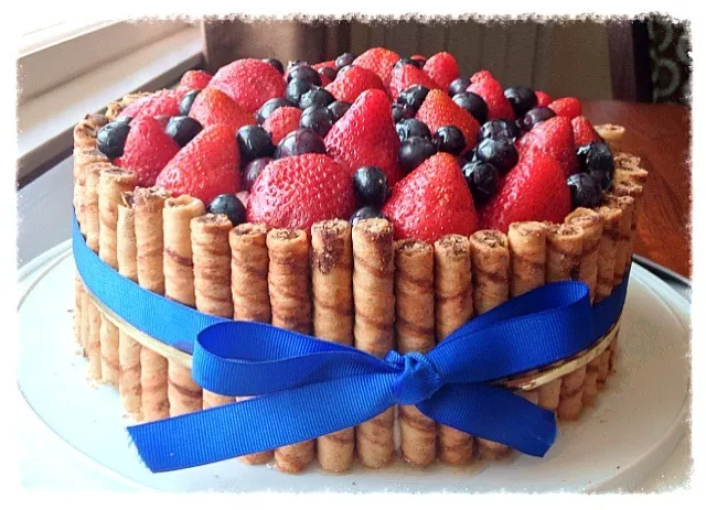 Snapdishの料理写真:Vanilla, chocolate, cherry berry basket cake|Katrina Fernandezさん