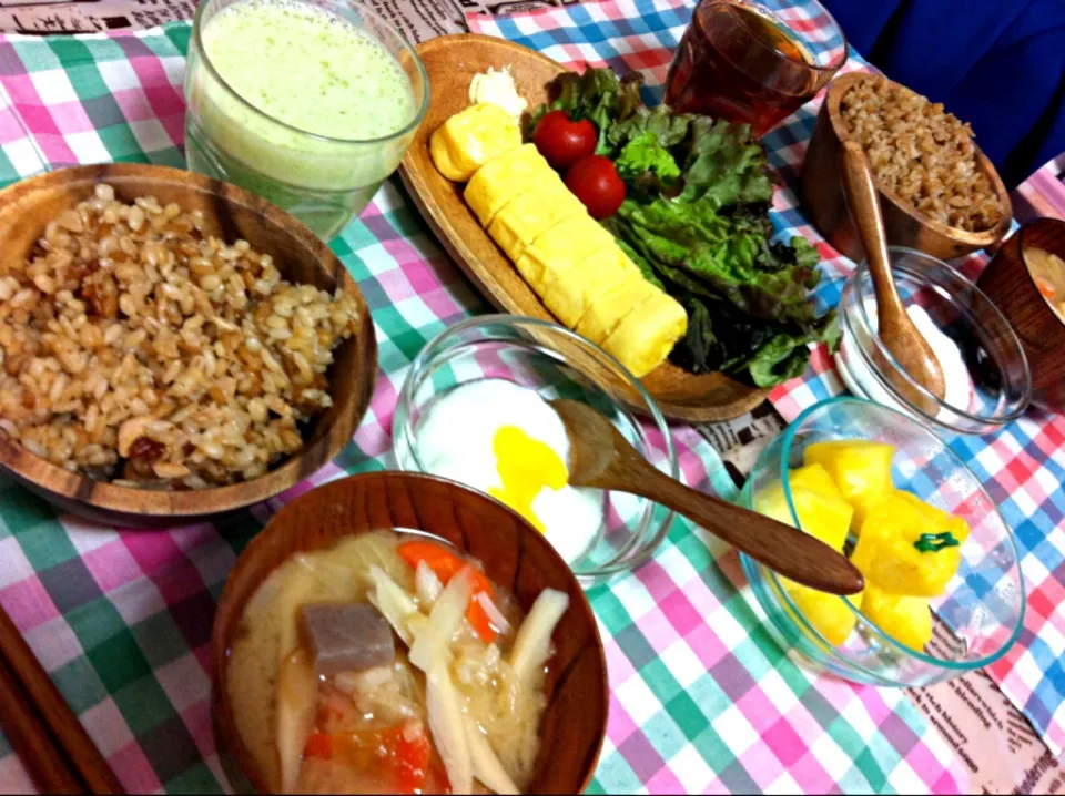 ツナ炊き込み御飯と味噌汁と卵焼き|ゆかおさん